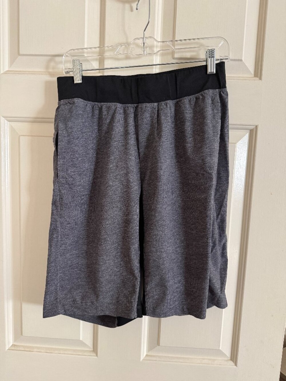 Lululemon T.H.E. Linerless Shorts 11in - Size M